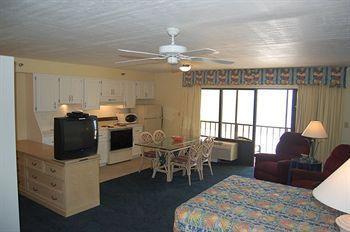 Shoreline Island - Exclusively Adult Madeira Beach